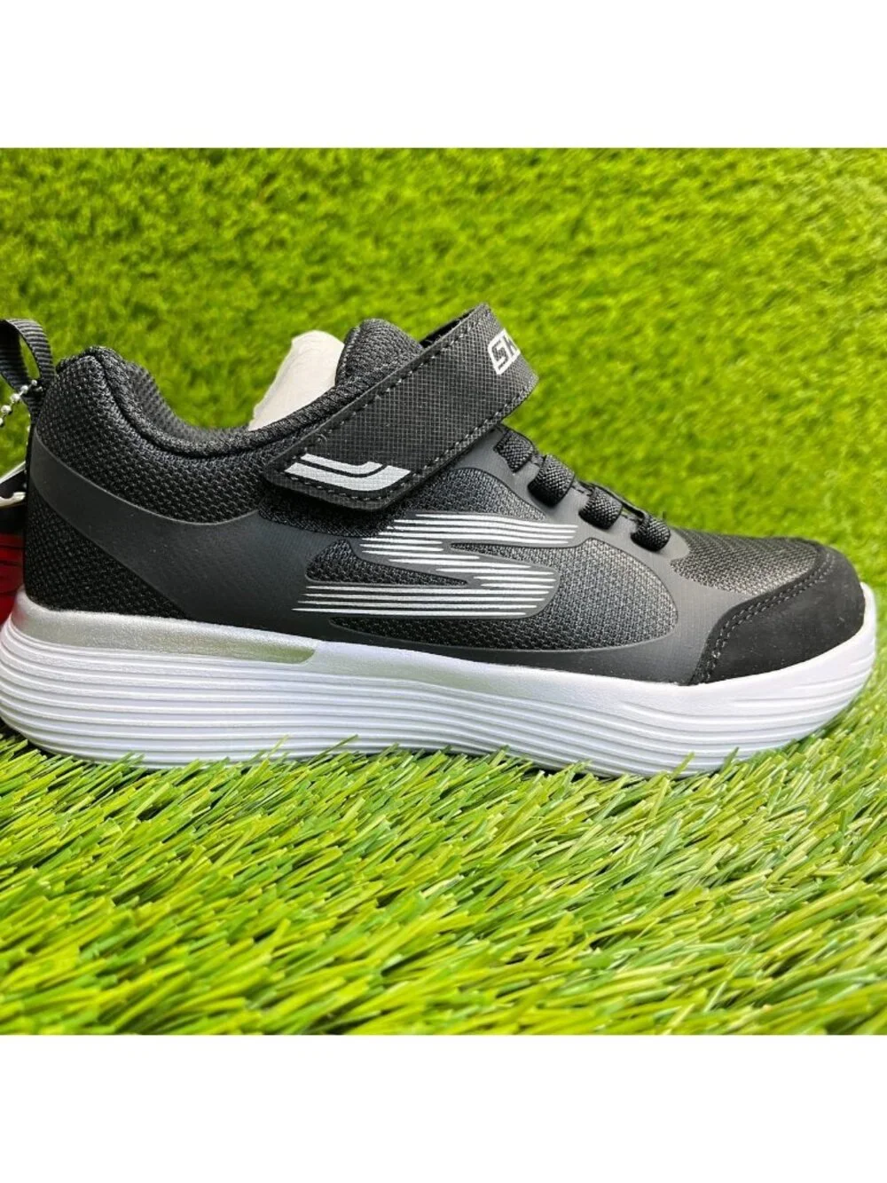 Skechers GO Run 400 V2 Watix Boys Size 1Y Black Athletic Running Shoes Sneakers